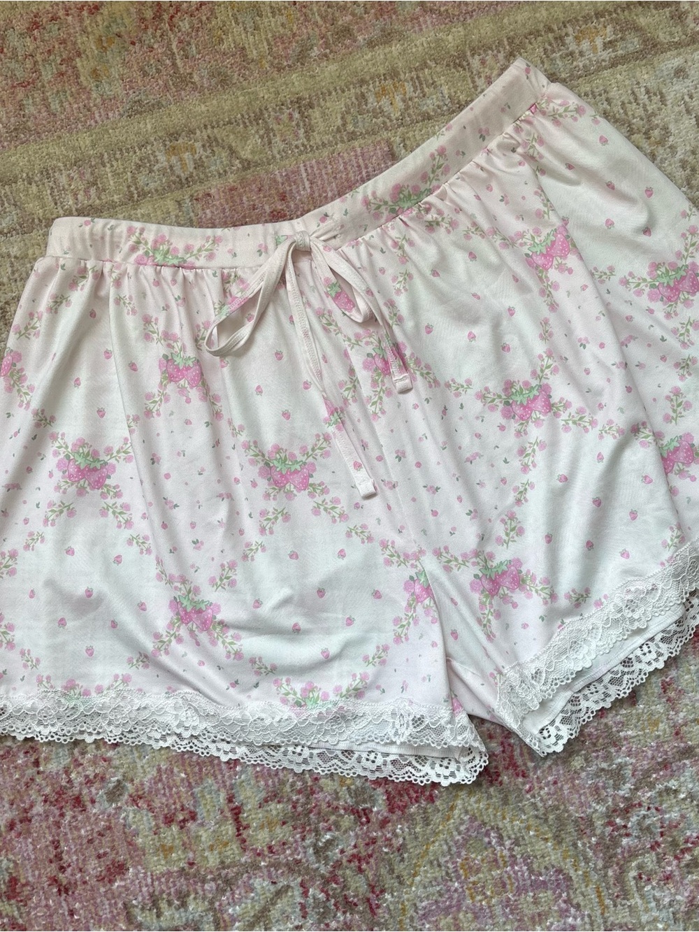 NWOT \\ floral print lace trim pajama shorts